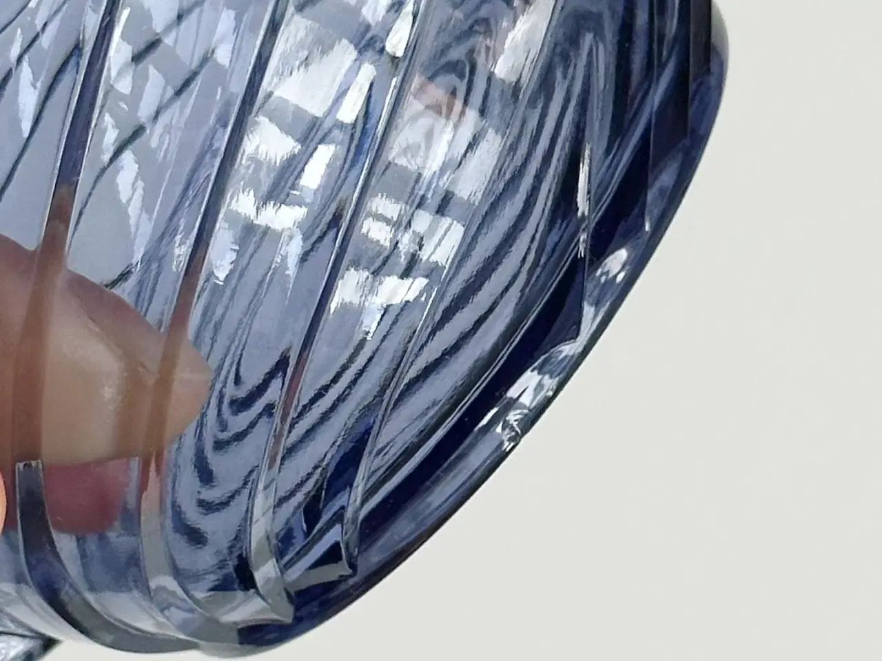 Billede 5 - Lavendelblåt glas, kantet m swirl