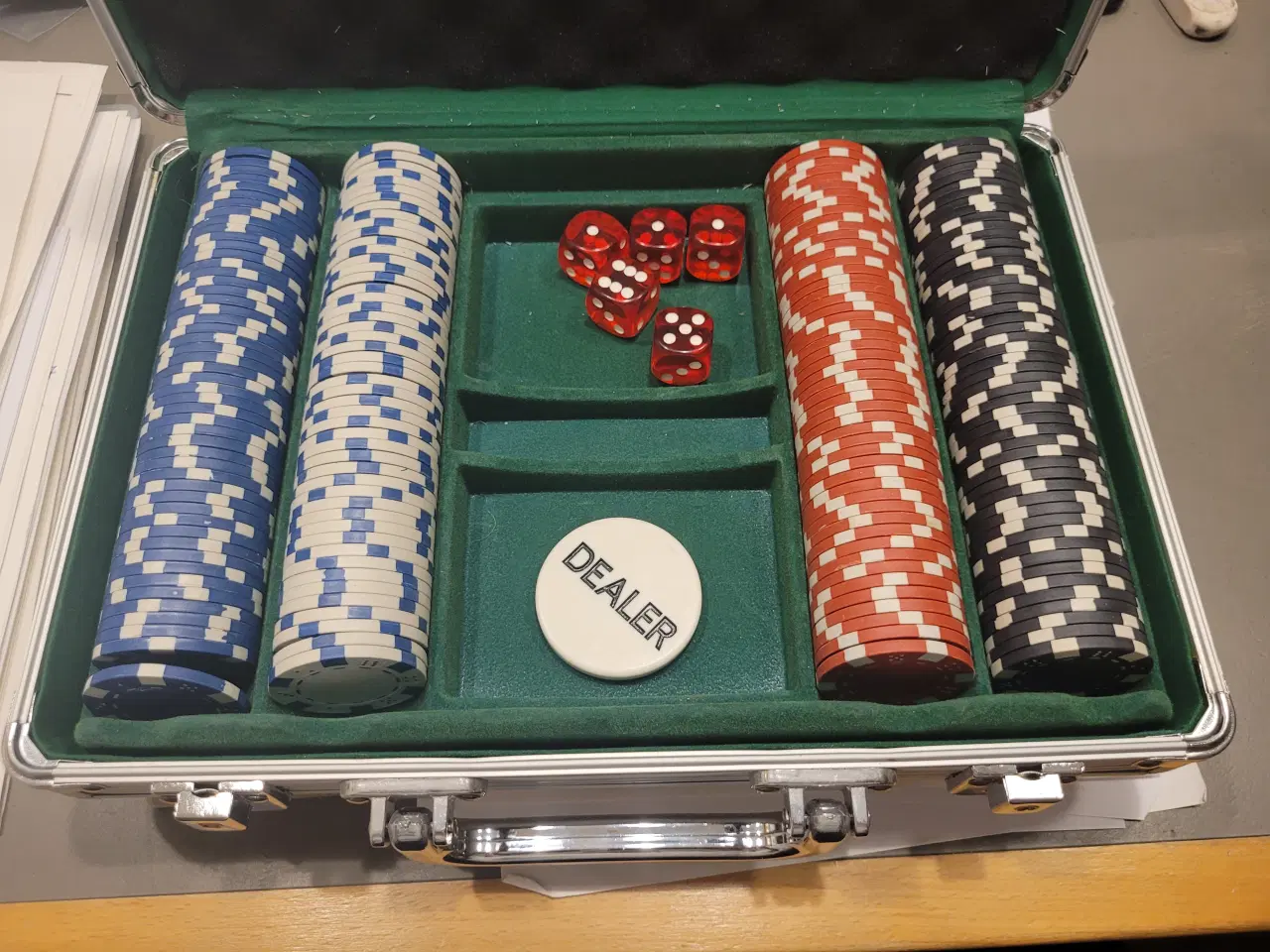 Billede 1 - Poker, kuffert med jetoner