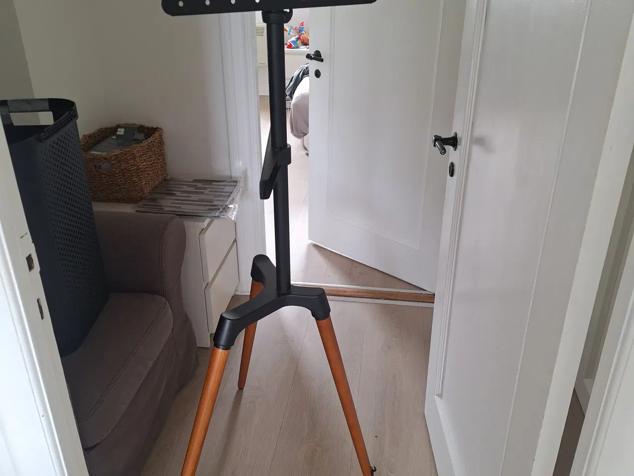 Billede 2 - Tv staffeli som nyt