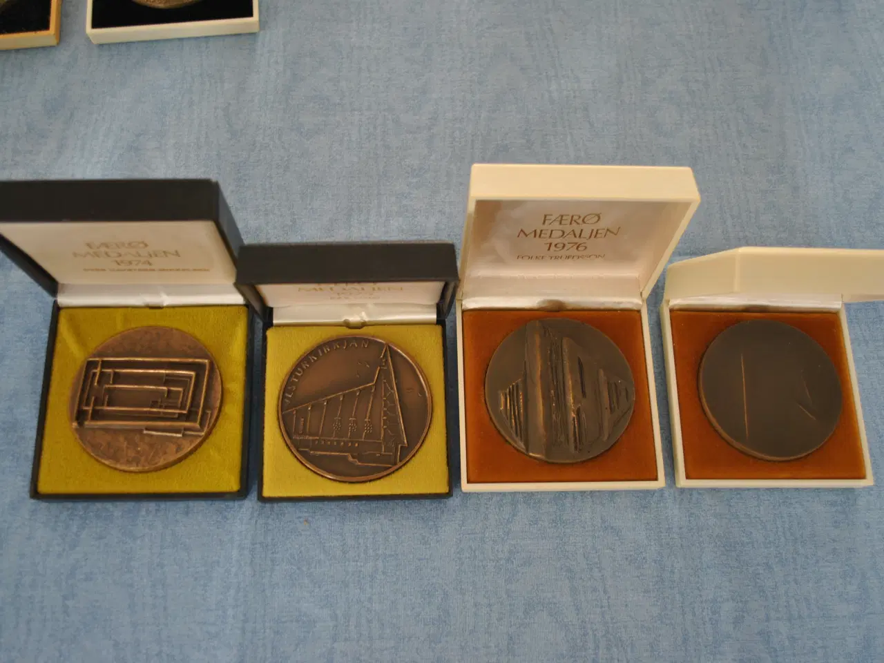Billede 2 - Færø medaljer 1974 - 77