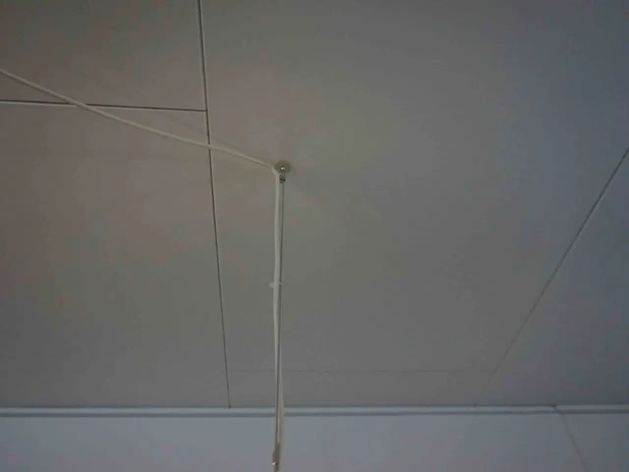 Billede 3 - 24 stk Wirehængte Loftlamper med lysstofrør