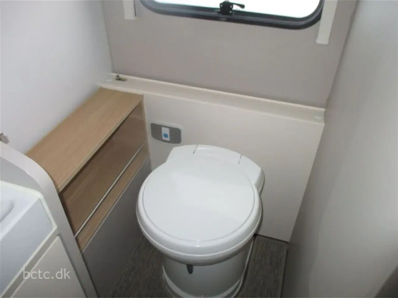 Billede 31 - 2022 - Adria Adora 613 HT Alde MASSER AF UDSTYR