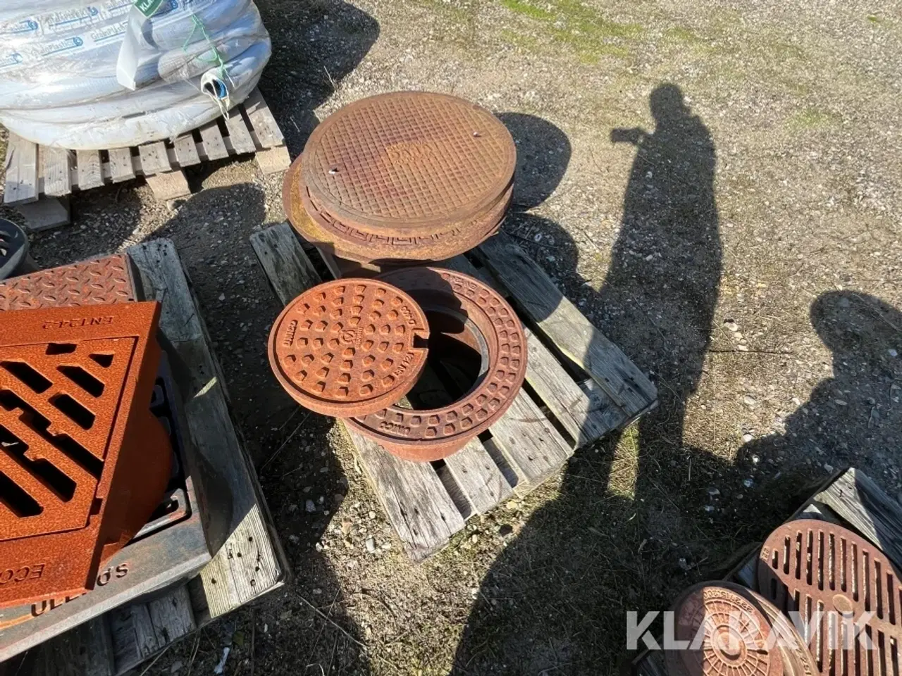 Billede 11 - Lot - Brønddæksler