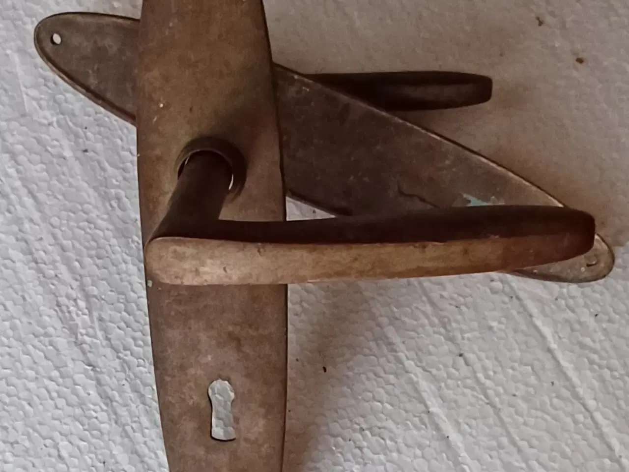 Billede 1 - Antikt dørgreb med langskilt, messing, tosidet.