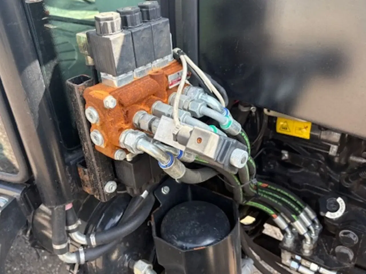 Billede 9 - New Holland T5.95 MED FRONTLIFT + MASSER AF OLIEUDTAG.