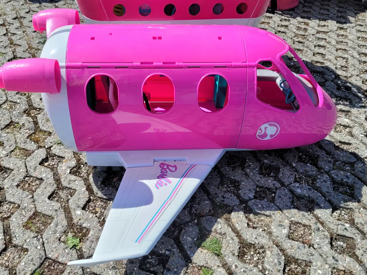 Billede 1 - Barbie flyvemaskine 