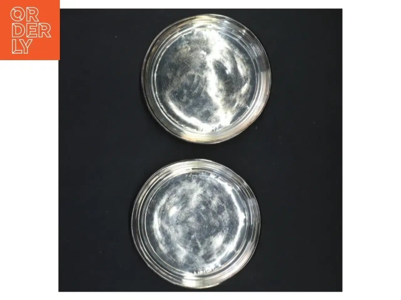 Billede 2 - Sæt af to sølvplader (str. Ø 13x1,5 cm)