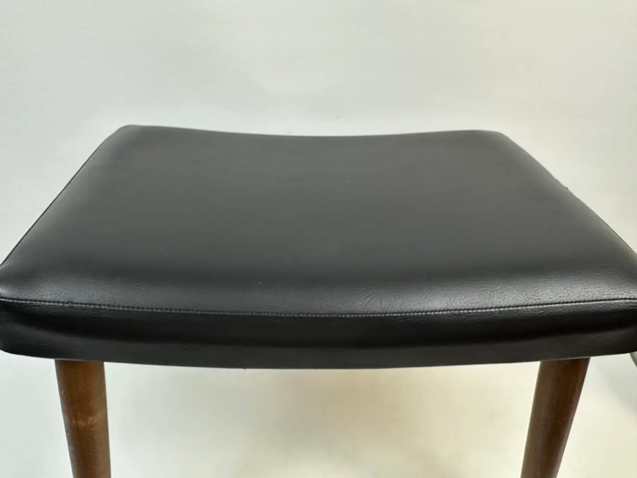 Billede 3 - Retro skammel i teak og sort nappa