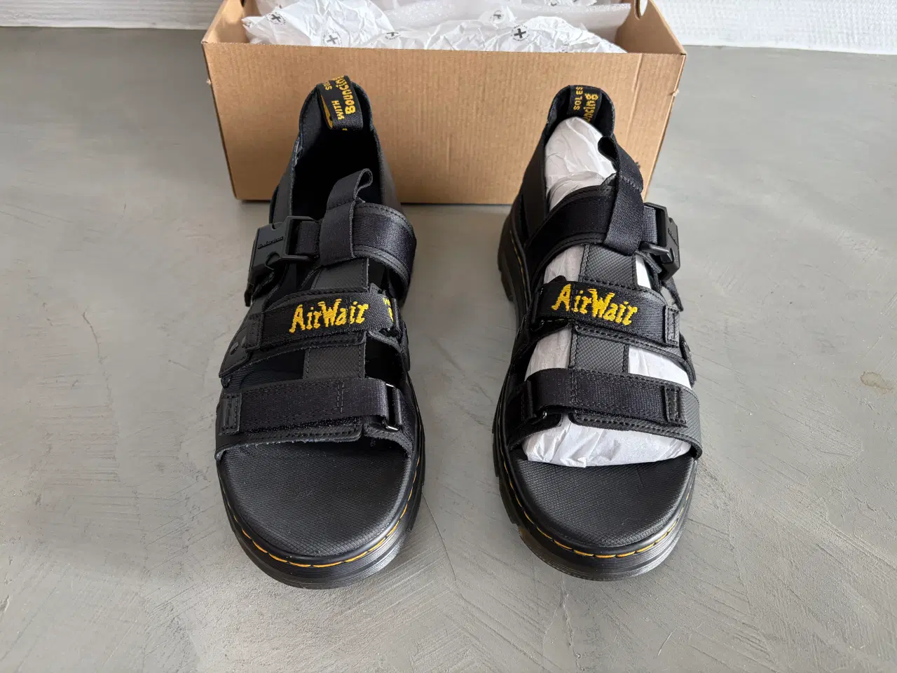 Billede 1 - *FEJLKØB* NYE Dr. Martens sandaler