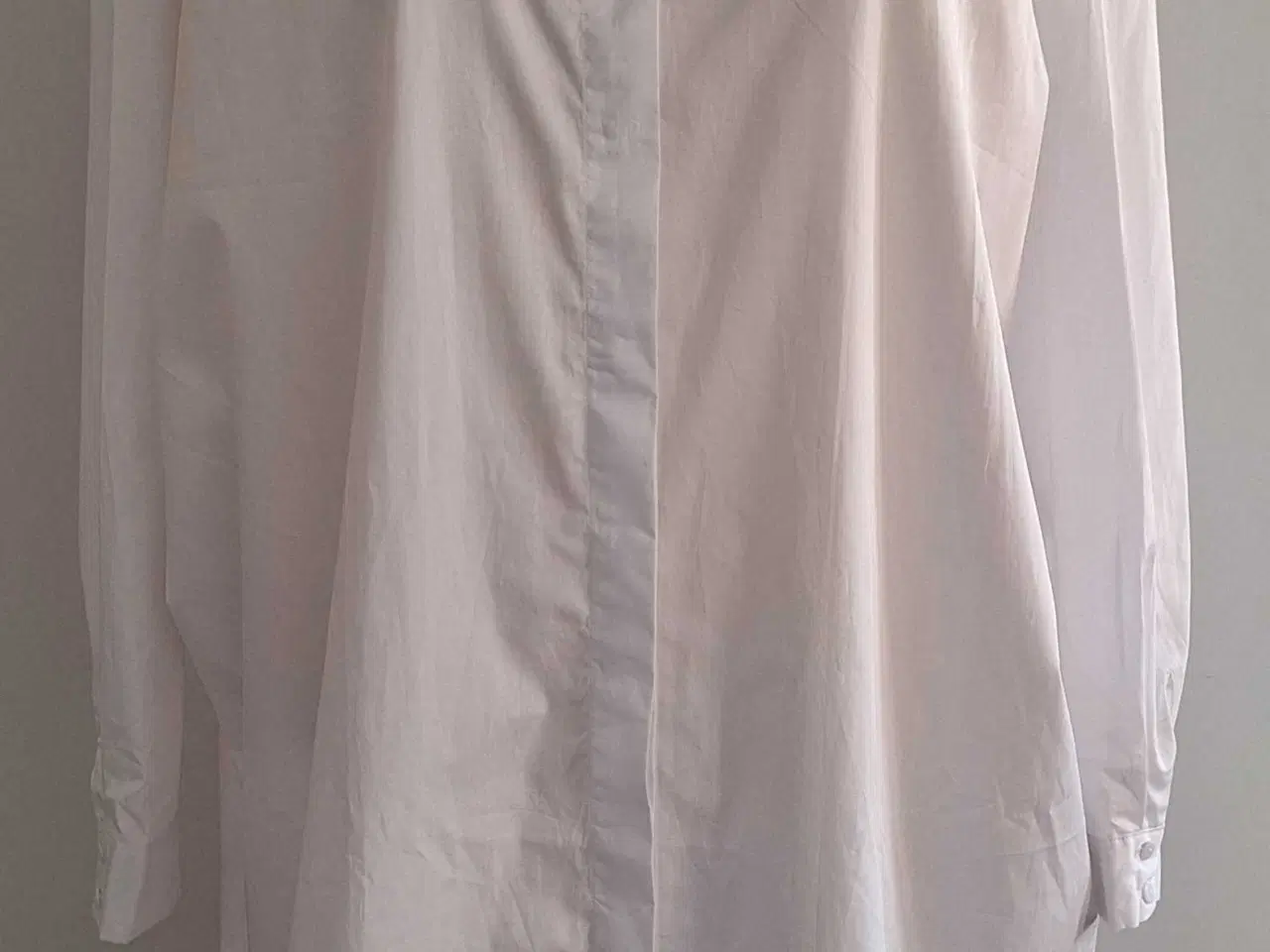 Billede 2 - Ny Liberté skjorte str. M (oversize)