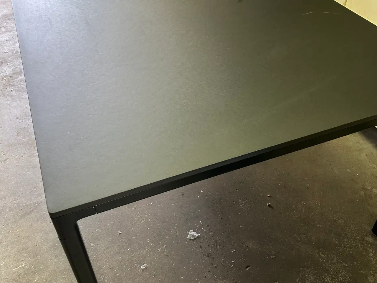 Billede 2 - HAY spisebord -sort