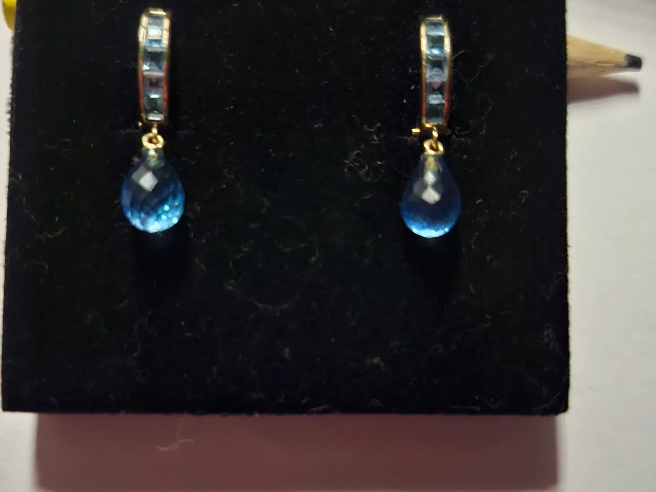 Billede 2 - Par Topasøreringe i 14 kt.guld