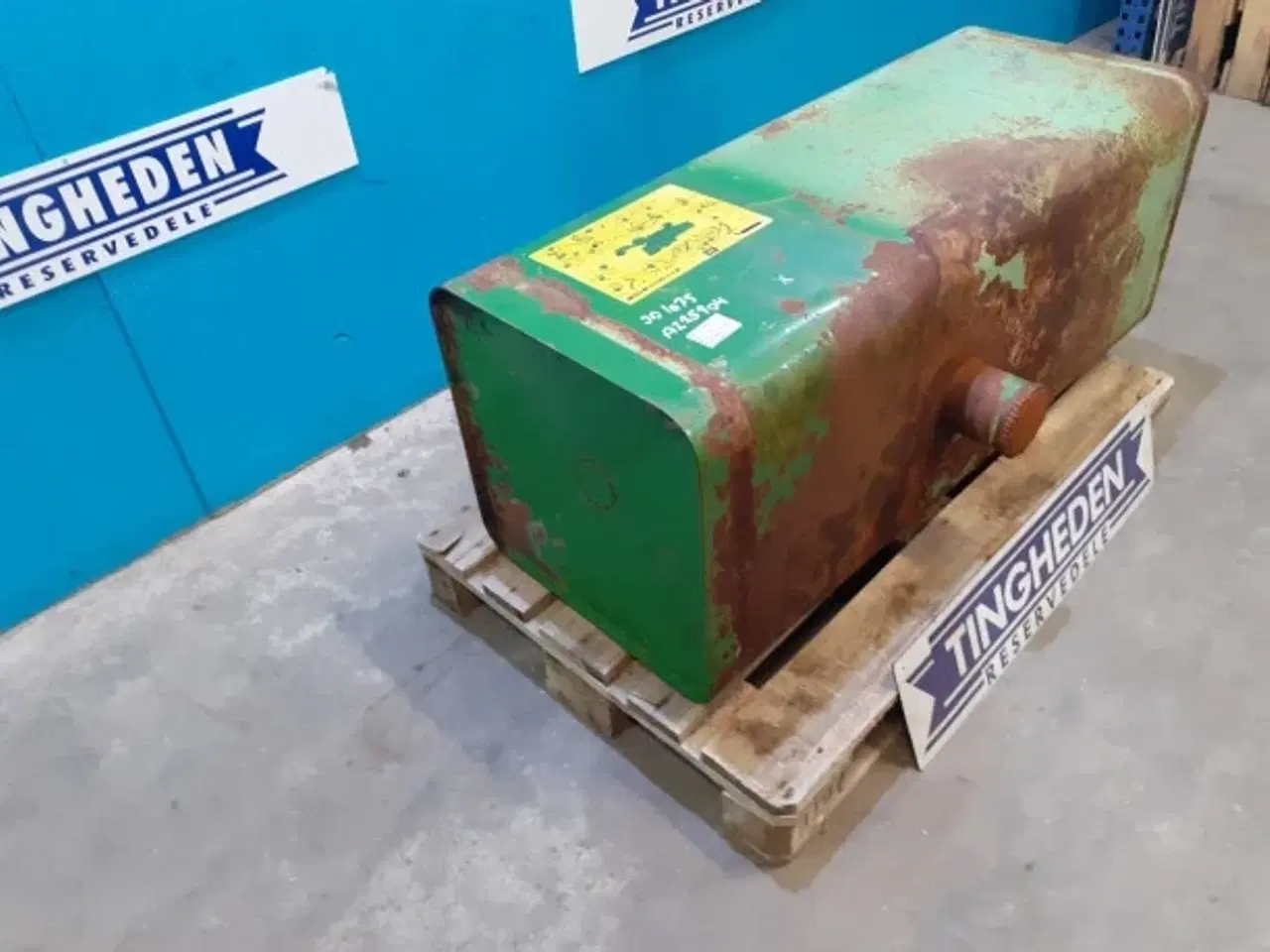 Billede 2 - John Deere 1075 Dieseltank AZ25904