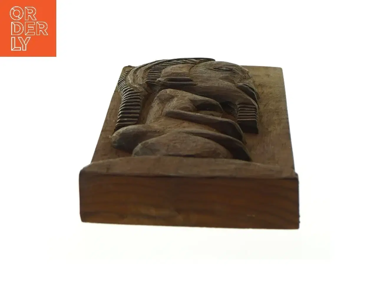 Billede 3 - Indskåret figur i træ (str. LBH 13,5x3,5x37 cm)