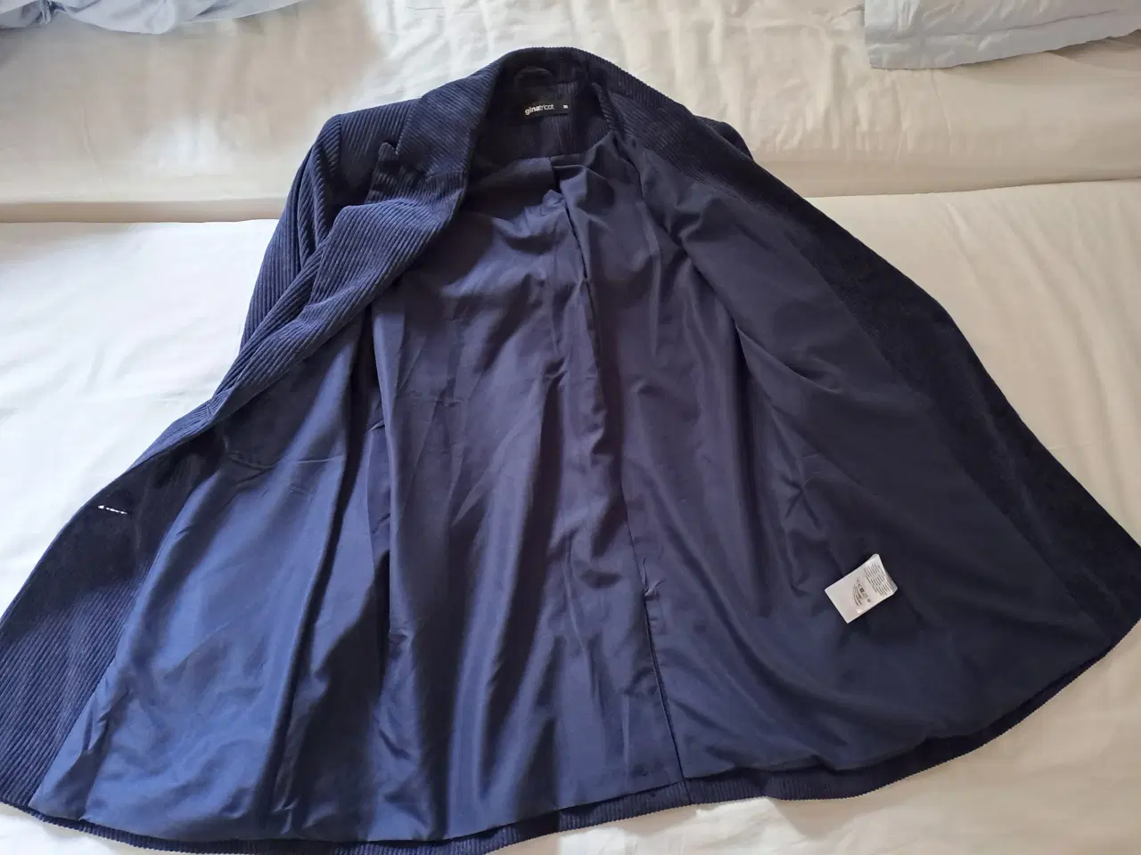Billede 4 - Fløjslblazer fra Gina Tricot