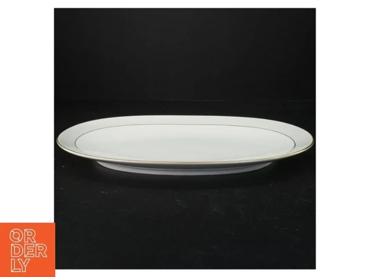 Billede 1 - Ovalt porcelænsfad med guldkant (str. 33 x 23 cm)