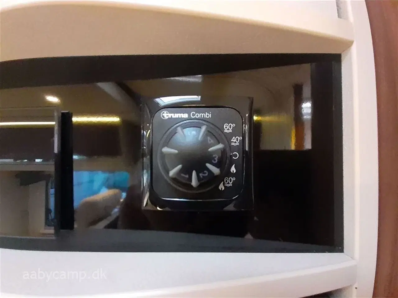 Billede 21 - 2017 - Adria Matrix Axess 670 SL   solcelle.batteri.markise.hæve/sænke cykelstativ på el.5 selepladser.helårsdæk.