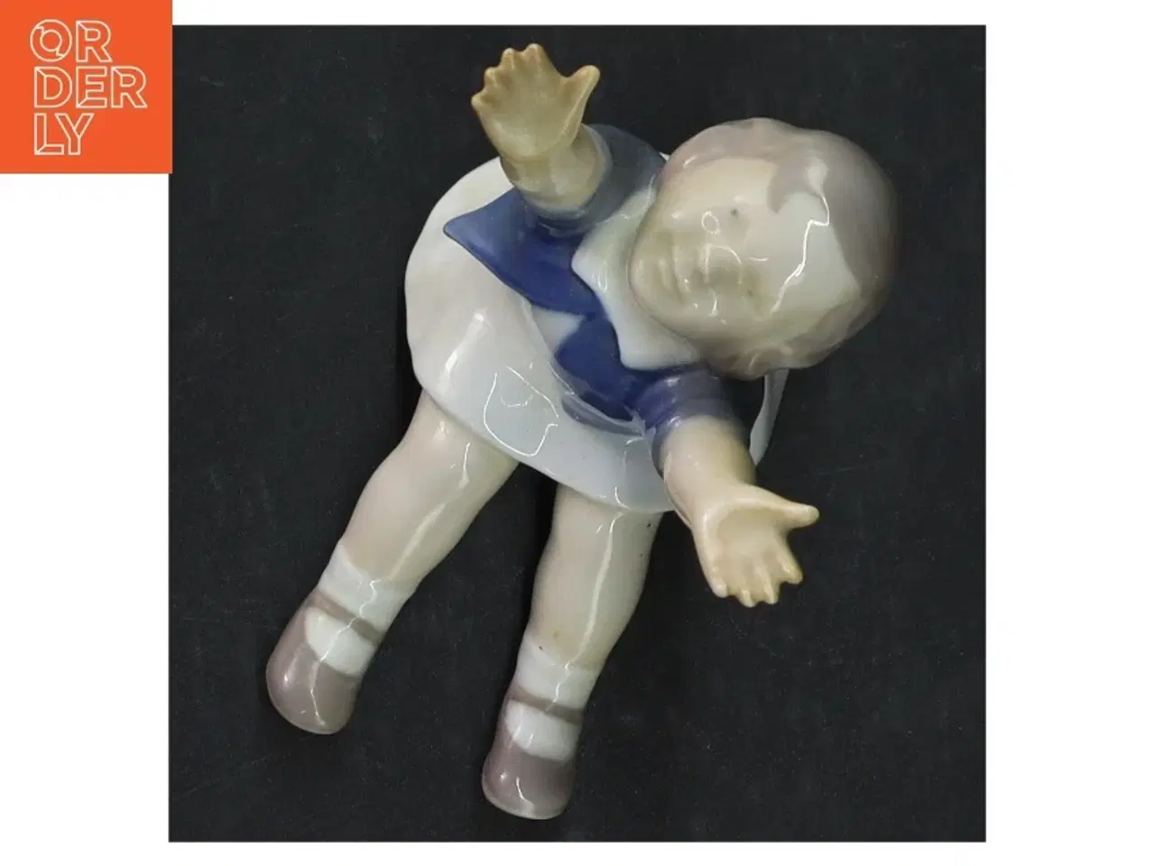 Billede 4 - Porcelænsfigur af barn fra B&G (str. H. 11,5 cm)