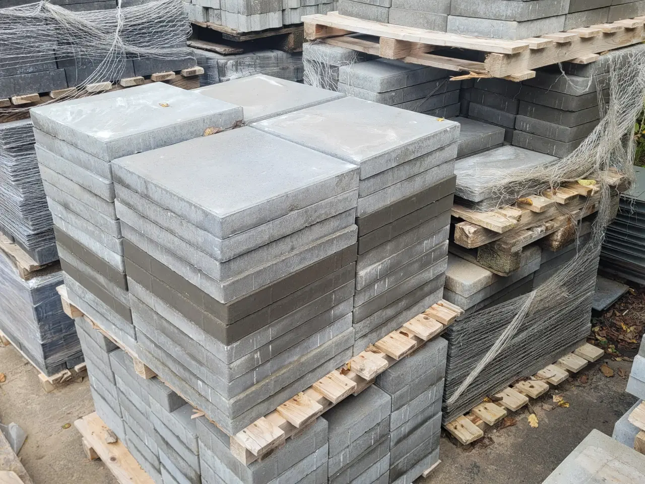 Billede 3 - Betonfliser, vandrende og kantsten