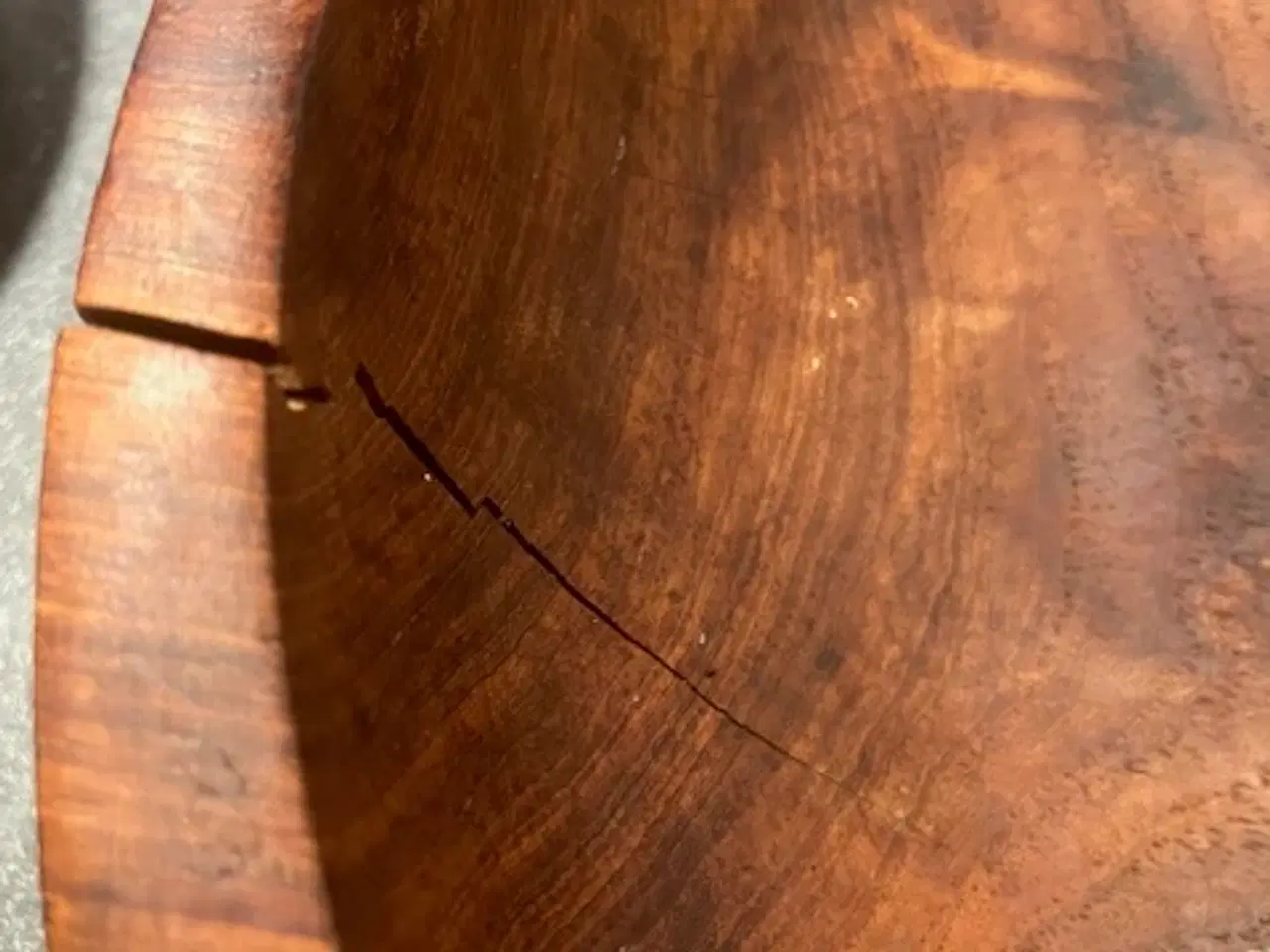 Billede 6 - Stor, rustik unika-træskål med fantastisk patina