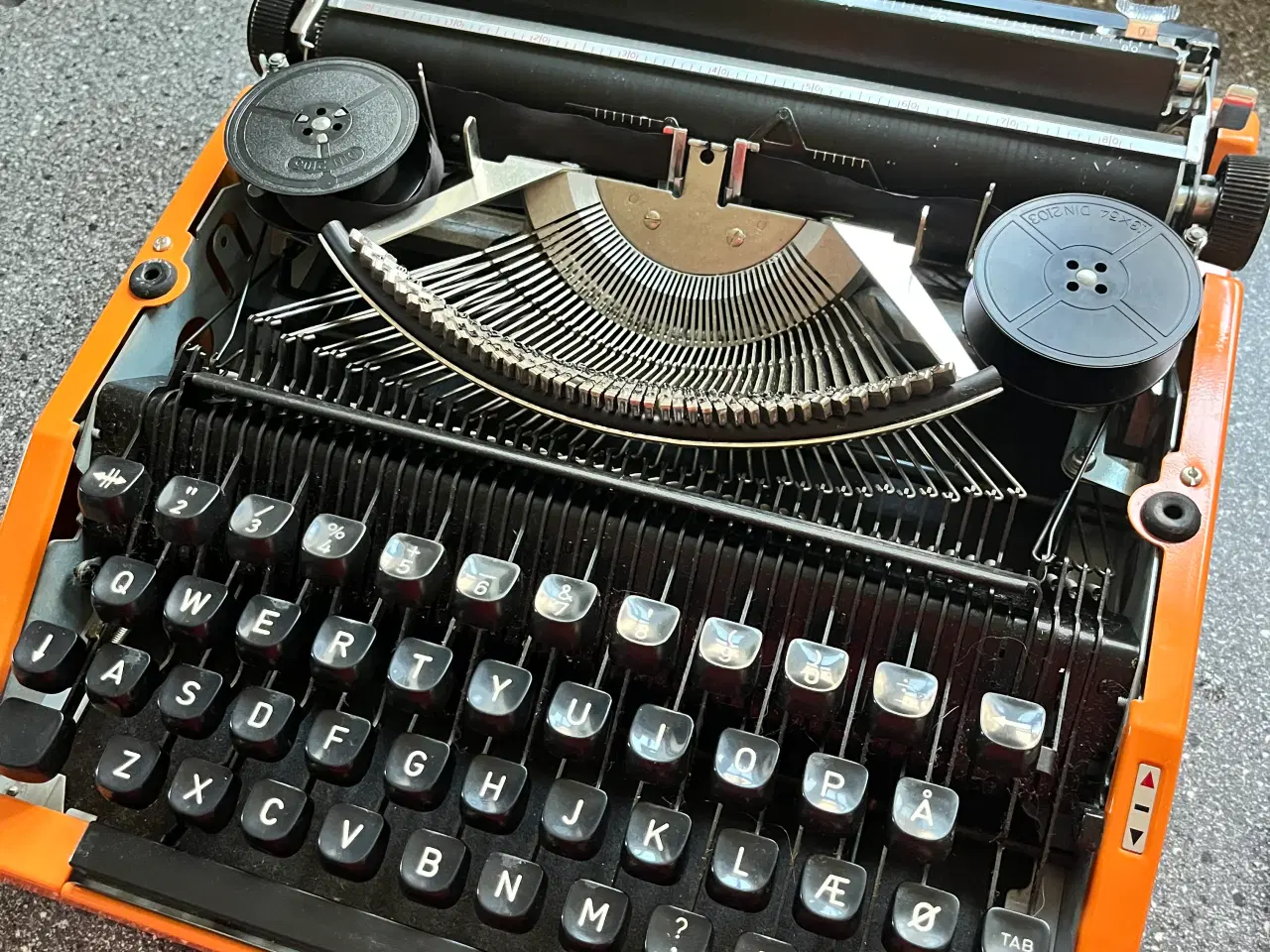 Billede 2 - Flot retrofarvet skrivemaskine 