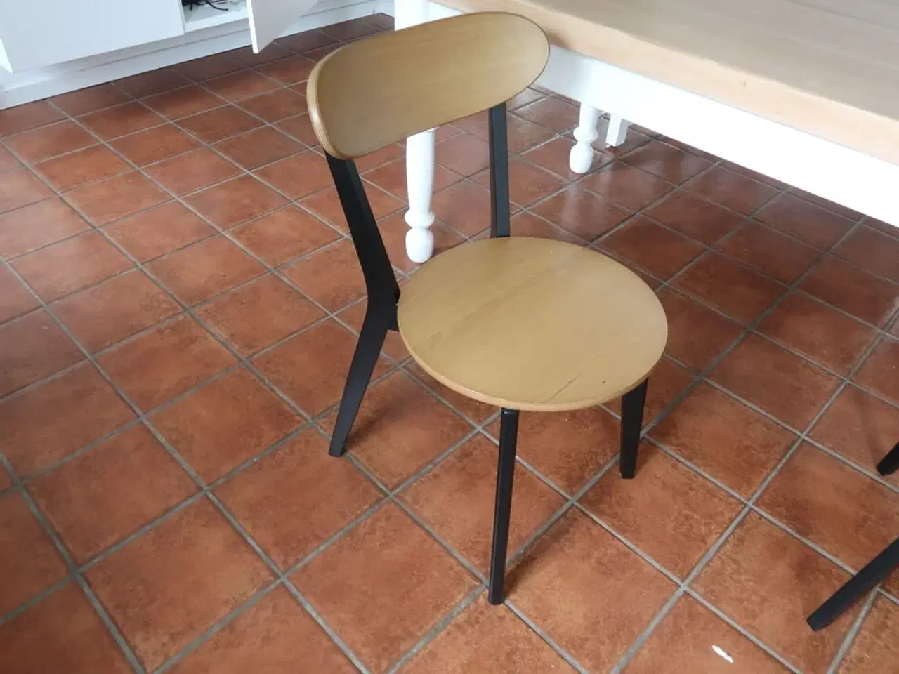 Billede 5 - Bord med 4 stole & 1 bænk