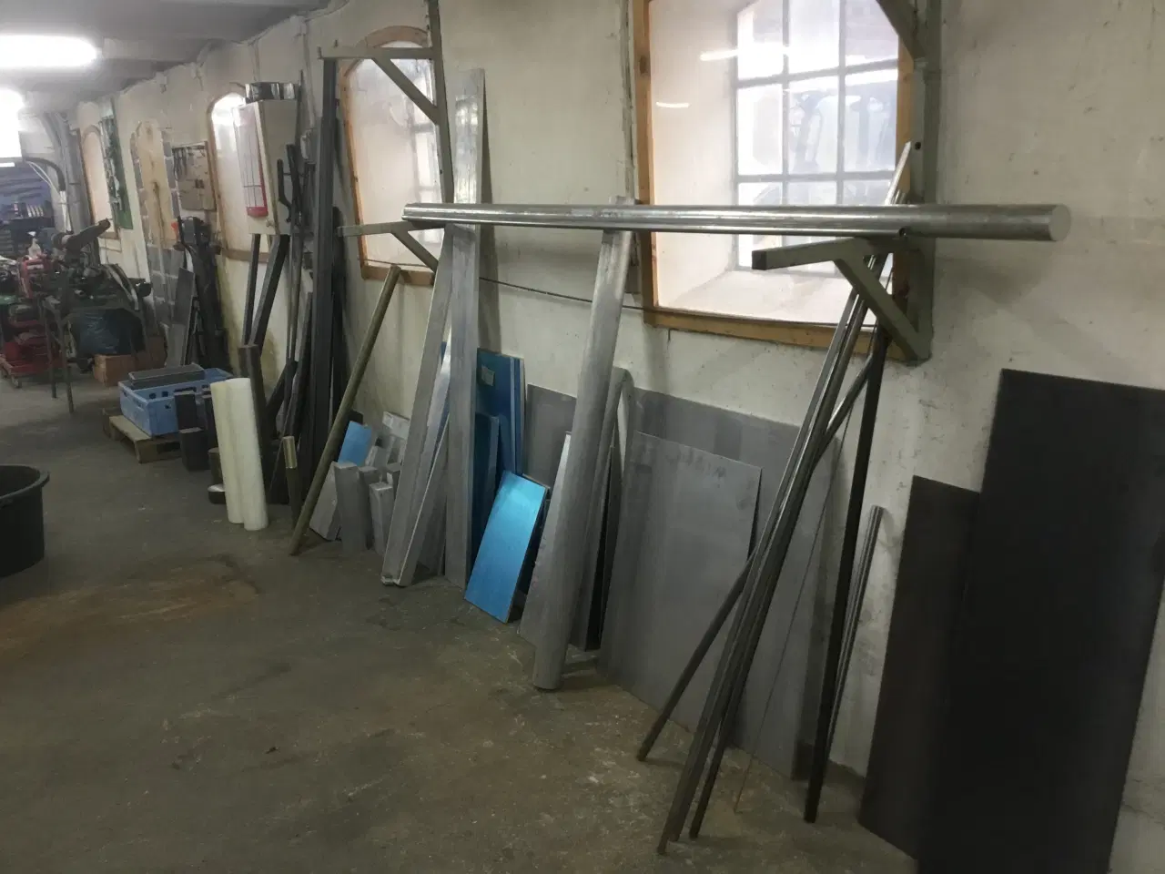 Billede 1 - Materialer til drejebænk og fræser