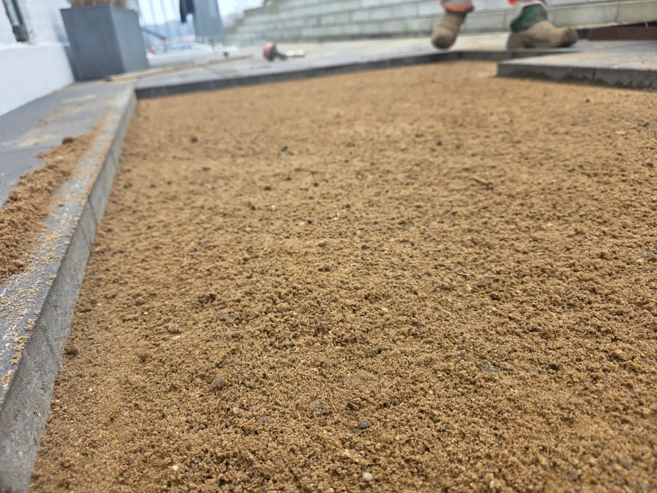 Billede 3 - Jeg udfører belægningsarbejde.