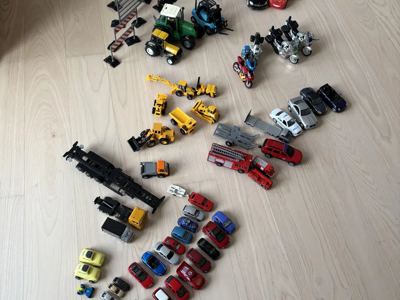 Billede 1 - Samling biler, motorcykler mm.