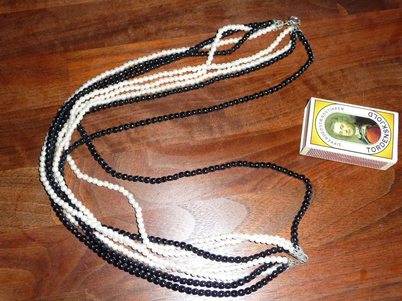 Billede 3 - sort og hvid perle kæde