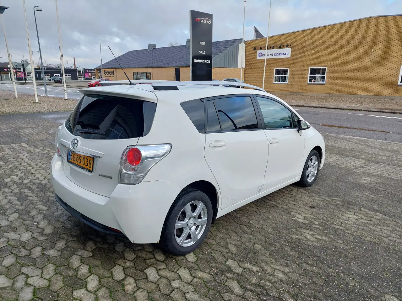 Billede 5 - Velkørende Sportsvan 1,6 D-4D med lavt km. tal.