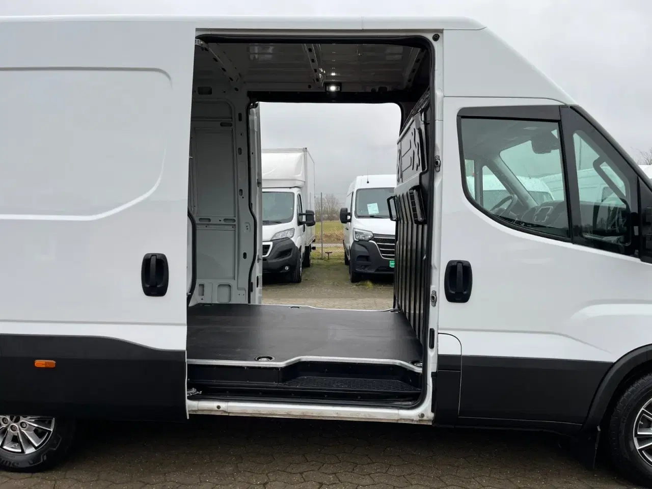 Billede 12 - Iveco Daily 3,0 35S18 12m³ Van AG8