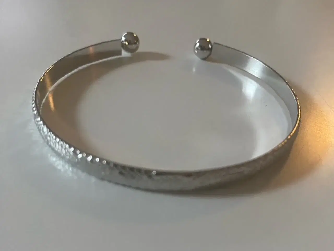 Billede 1 - * Smuk armring - med mønster