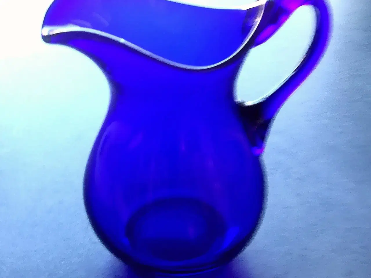 Billede 1 - Flødekande i blåt glas