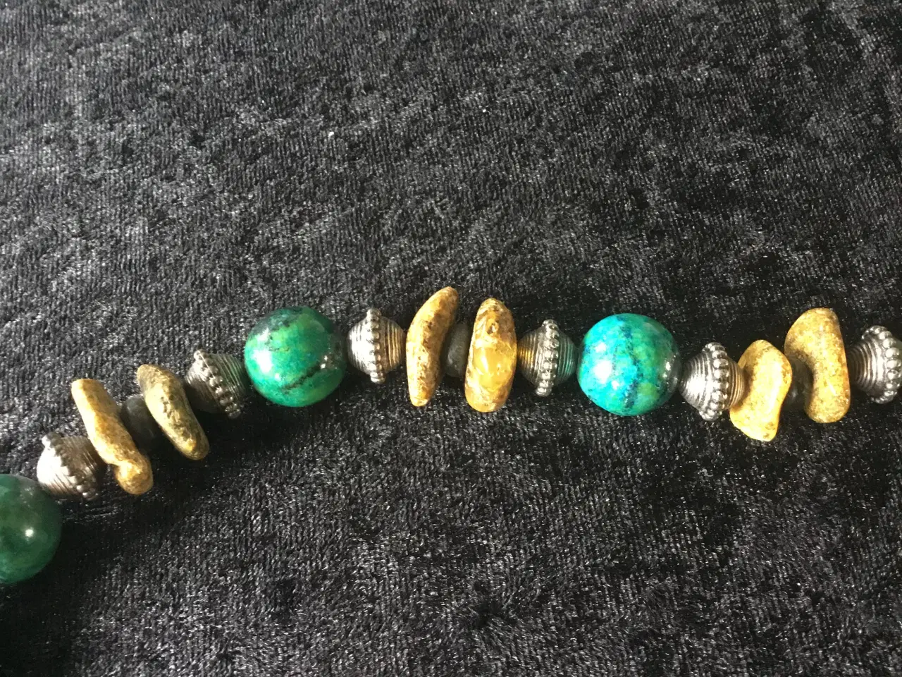 Billede 2 - Halskæde 60 cm med chrysocolla og rav