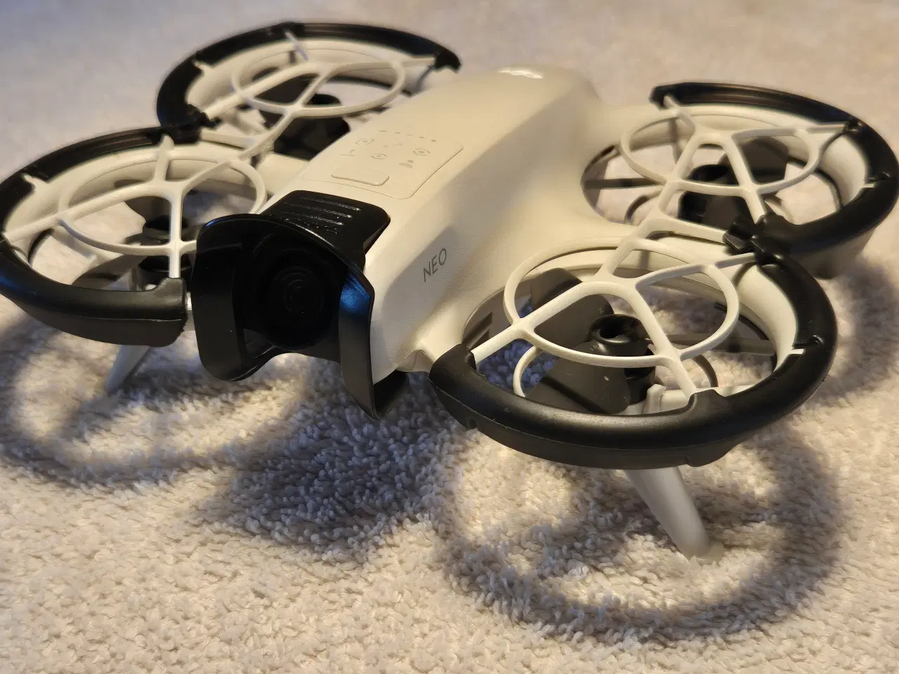 Billede 1 - DJI Neo med taske og 6 ekstra batterier.