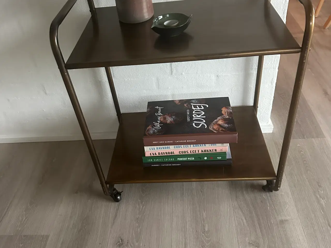 Billede 1 - Dekorativt Kobberfarvet rullebord/barbord