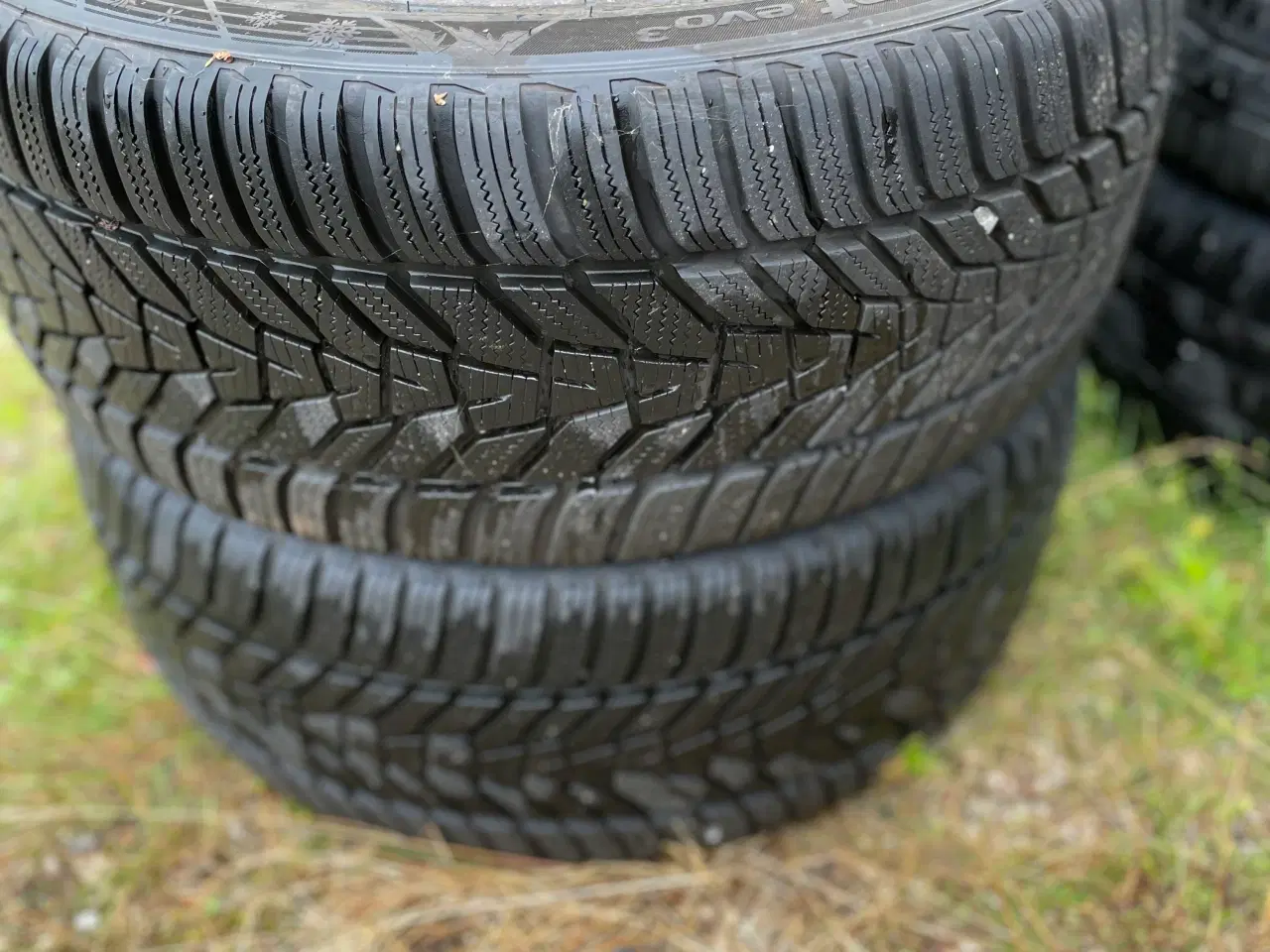 Billede 3 - 4 vinterdæk på fælge Medcedes E 200