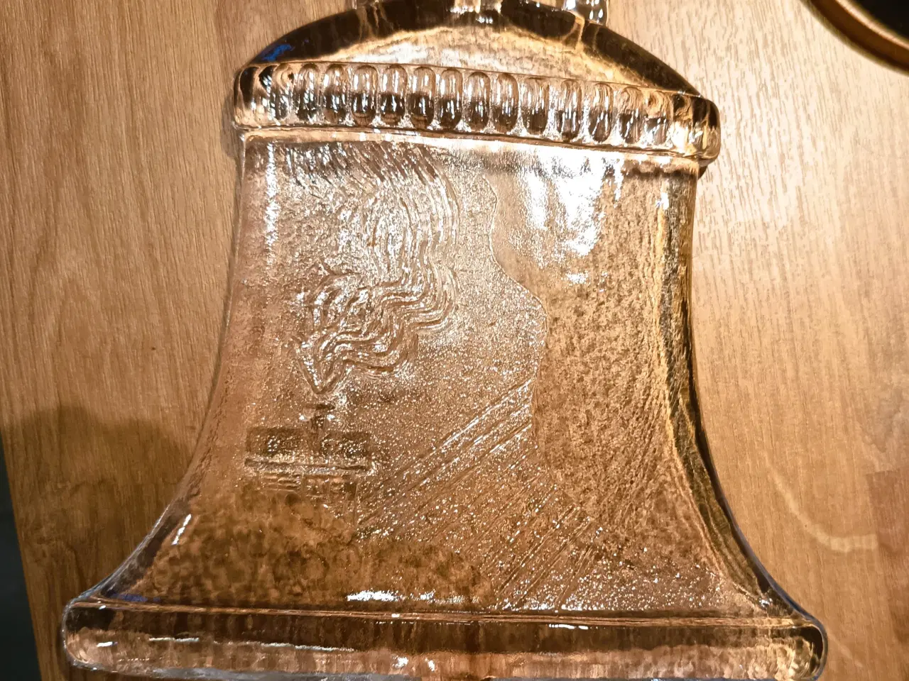 Billede 1 - Stor juleklokke af glas fra Kosta Boda. Designet a