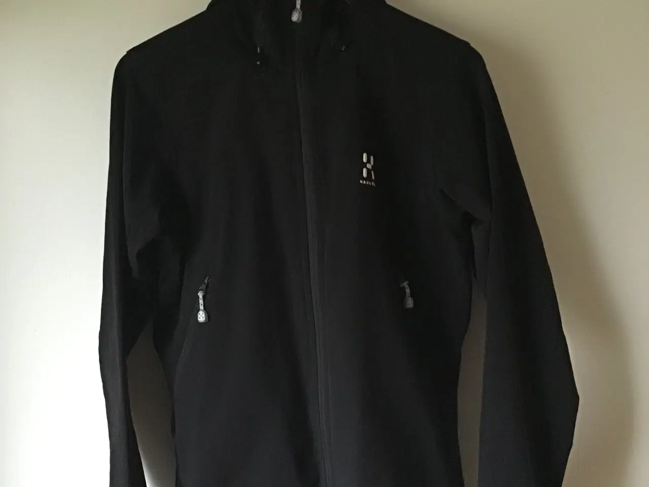 Billede 2 - Pæn Hagløfs jakke i sort med stretch