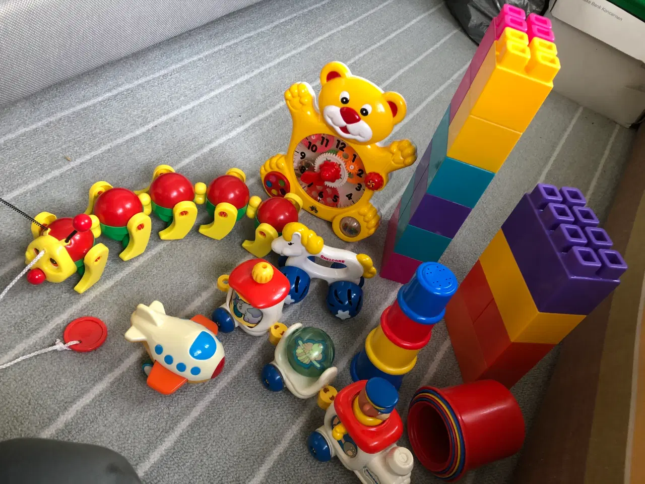 Billede 1 - Sjove Babyting sælges