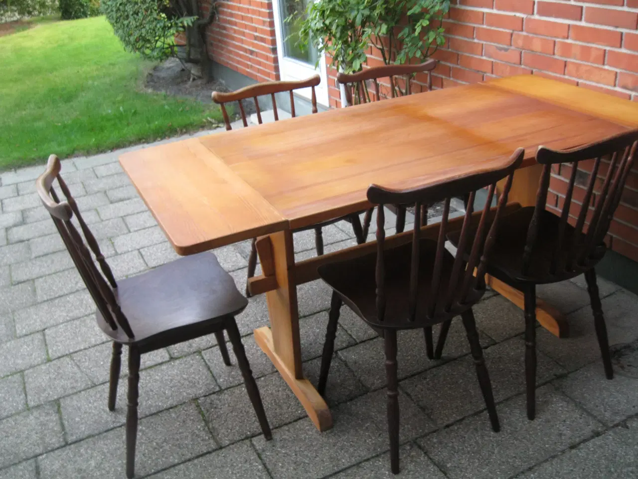 Billede 3 - Spisebord massivt+5 Farstrup pindestole fra 1972