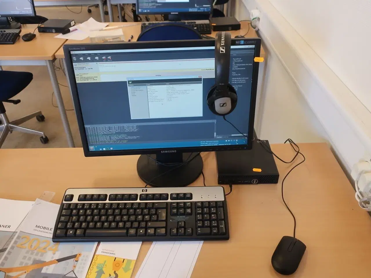 Billede 1 - HP 22" skærm m. tastatur SynchMaster 2243 (PC medfølger ikke)