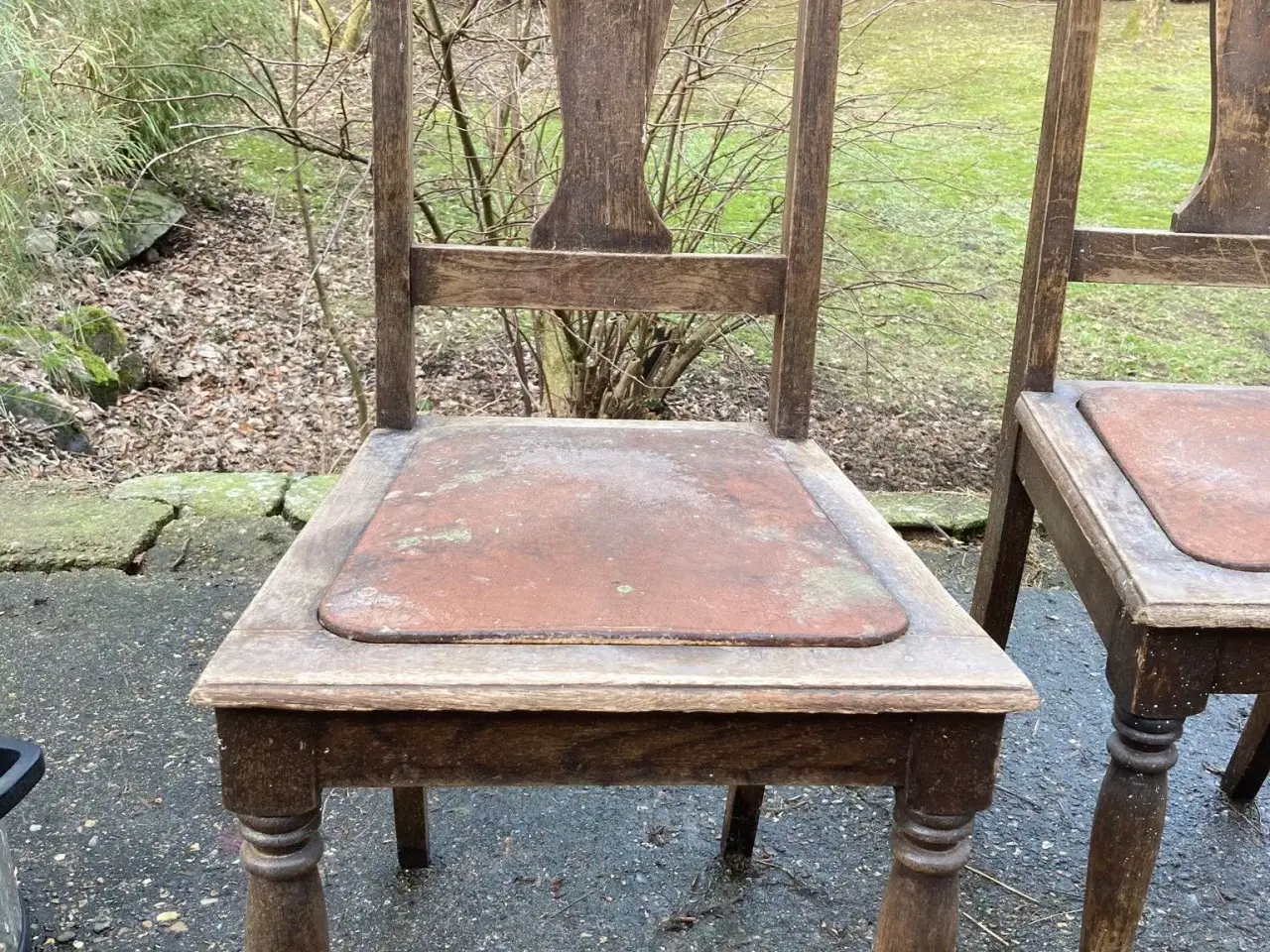 Billede 2 - Spisebordsstole sælges kr. 50,-/stk.