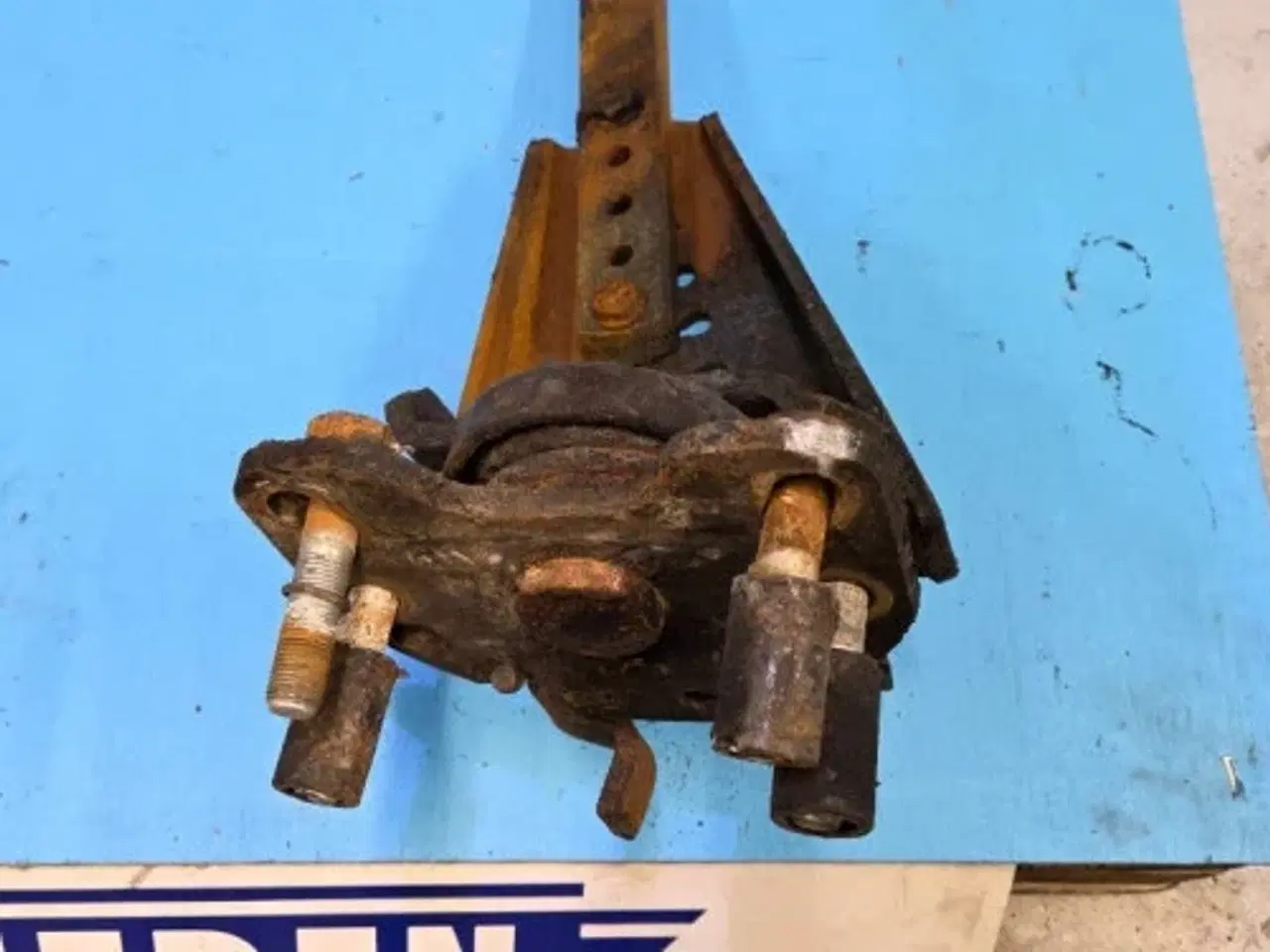 Billede 5 - Case Maxxum 150 Hjulskærm Beslag R.  47802224