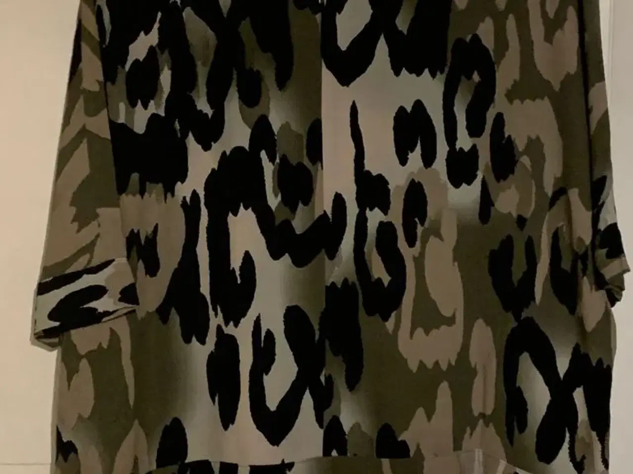 Billede 2 - Camouflage bluse