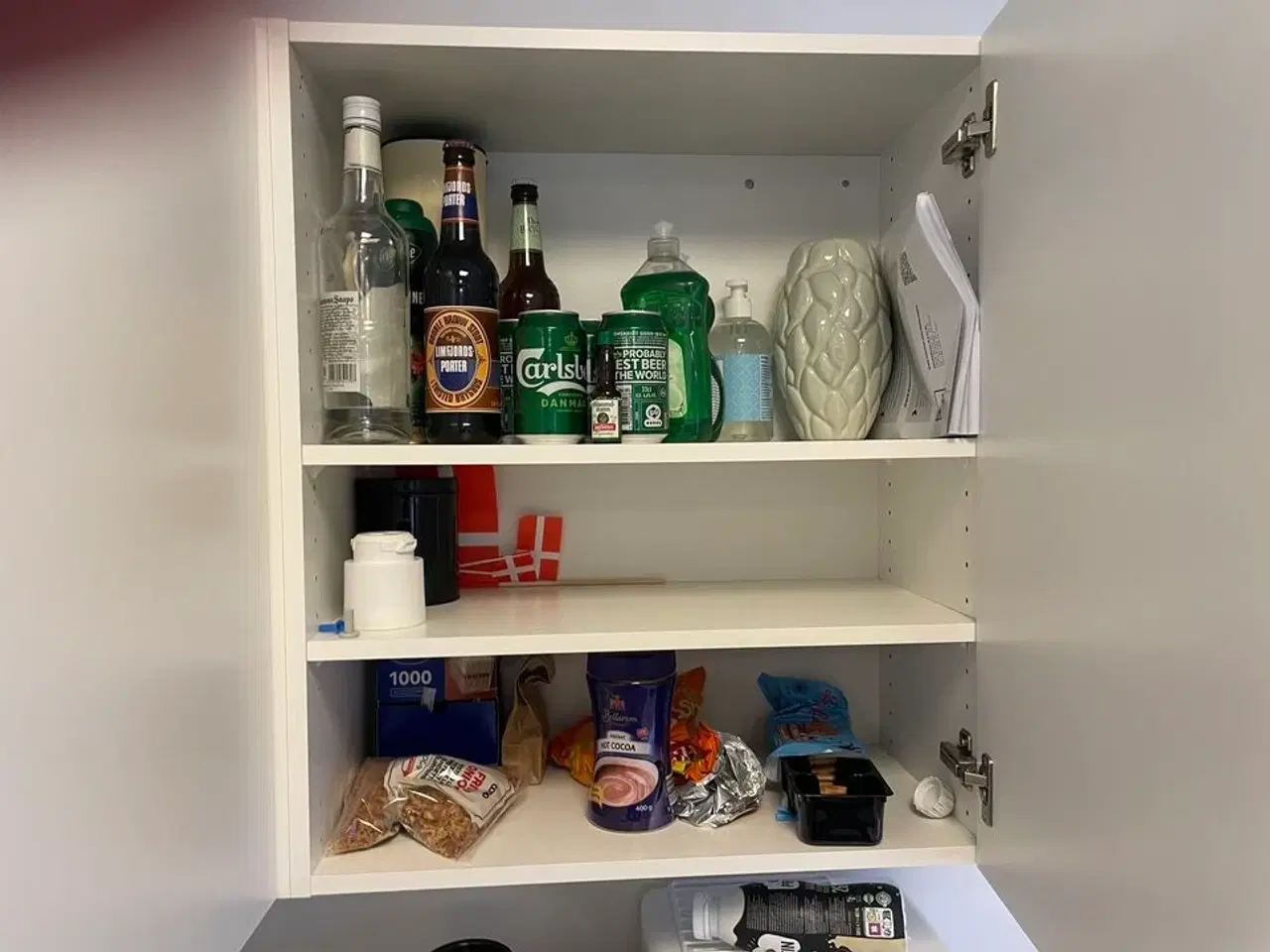 Billede 5 - Tøm skabene