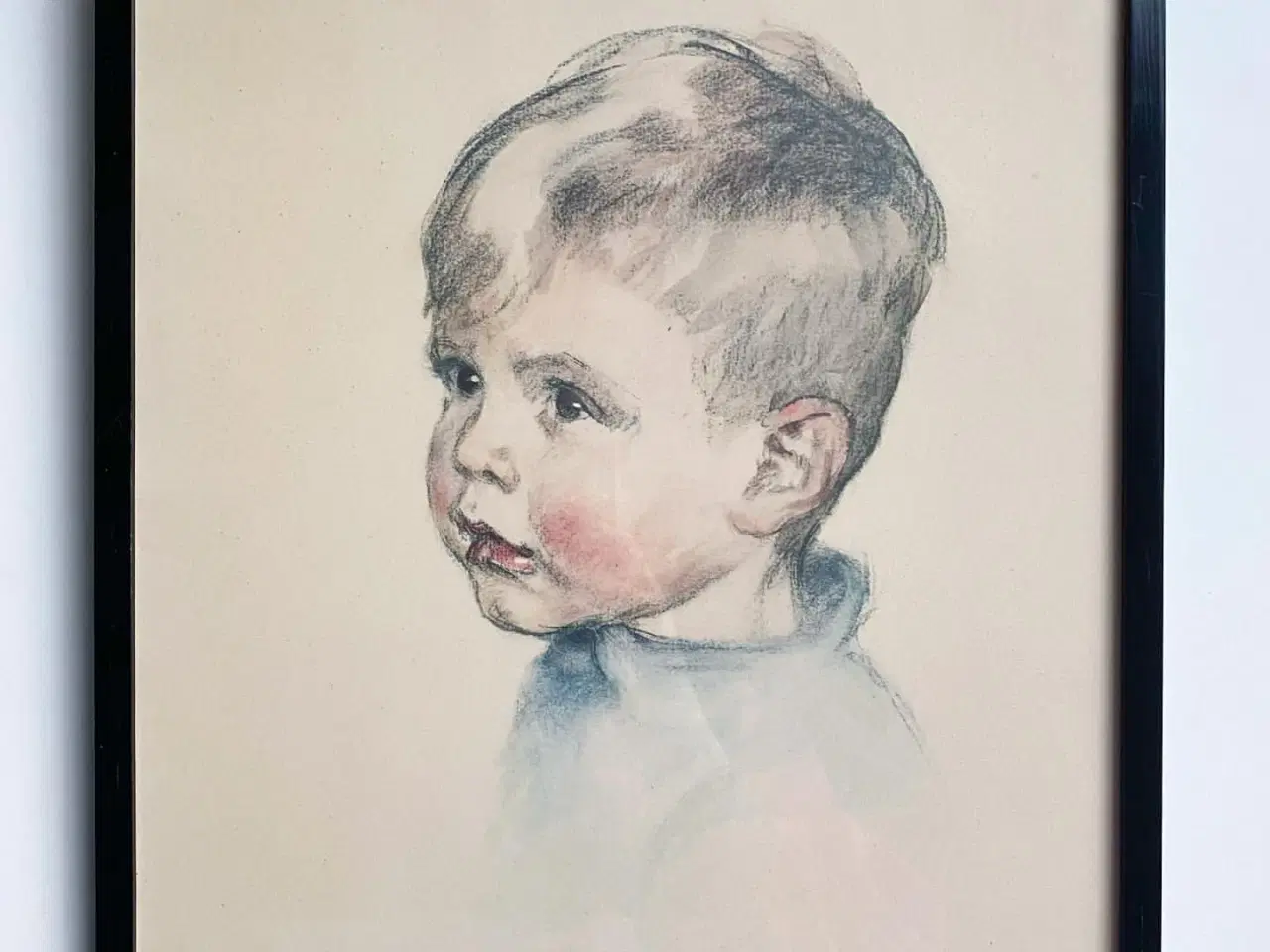 Billede 1 - Drengebillede i sort ramme