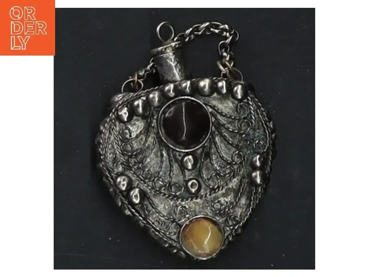 Billede 2 - Vintage hjerteformet parfume vedhæng med sten (str. 6x5 cm)