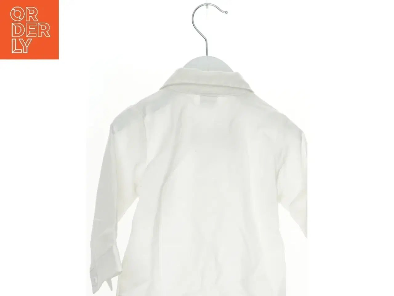 Billede 2 - Hvid skjorte med butterfly til baby (str. 80)